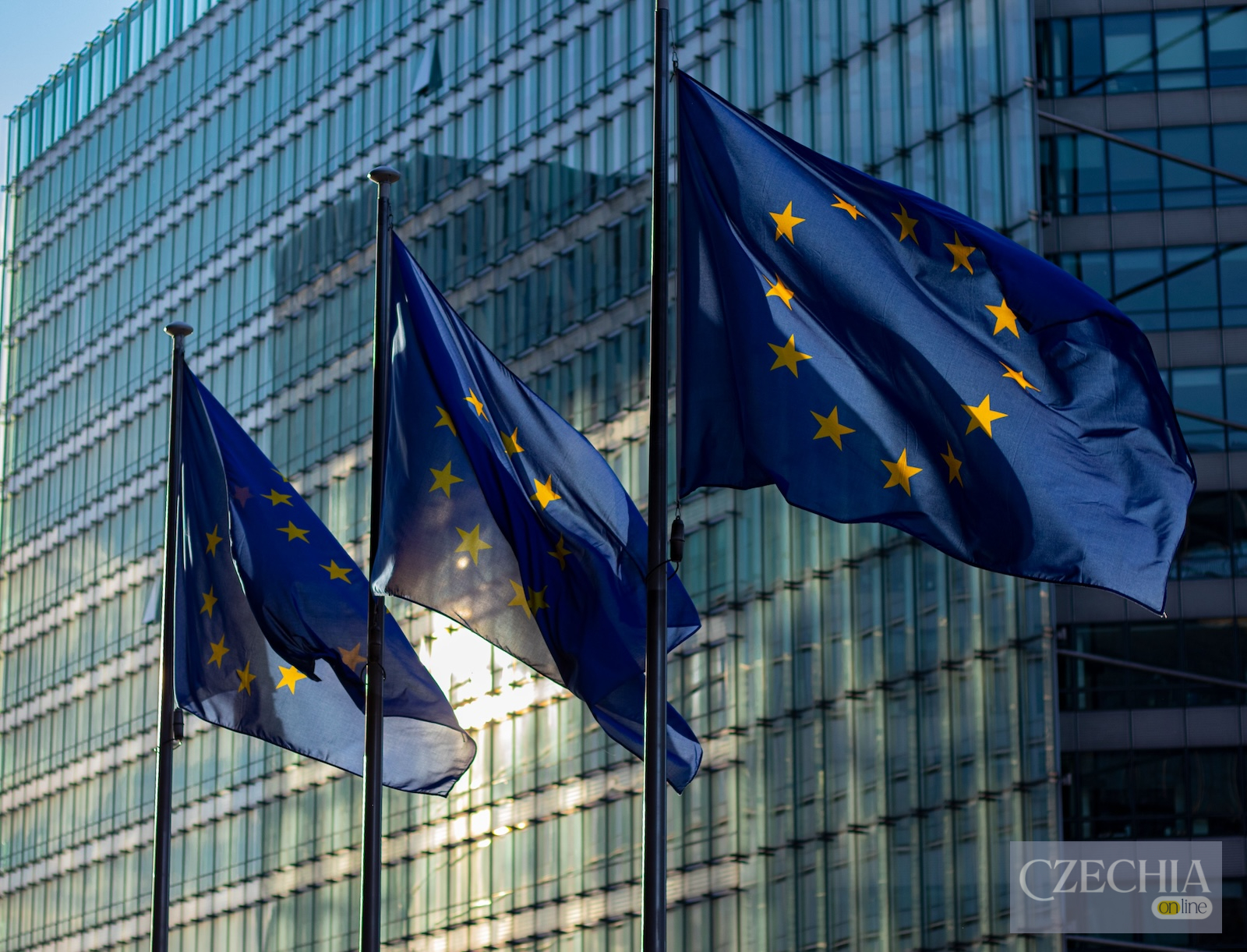 Прапори Європейського Союзу біля Європейської комісії у Брюсселі