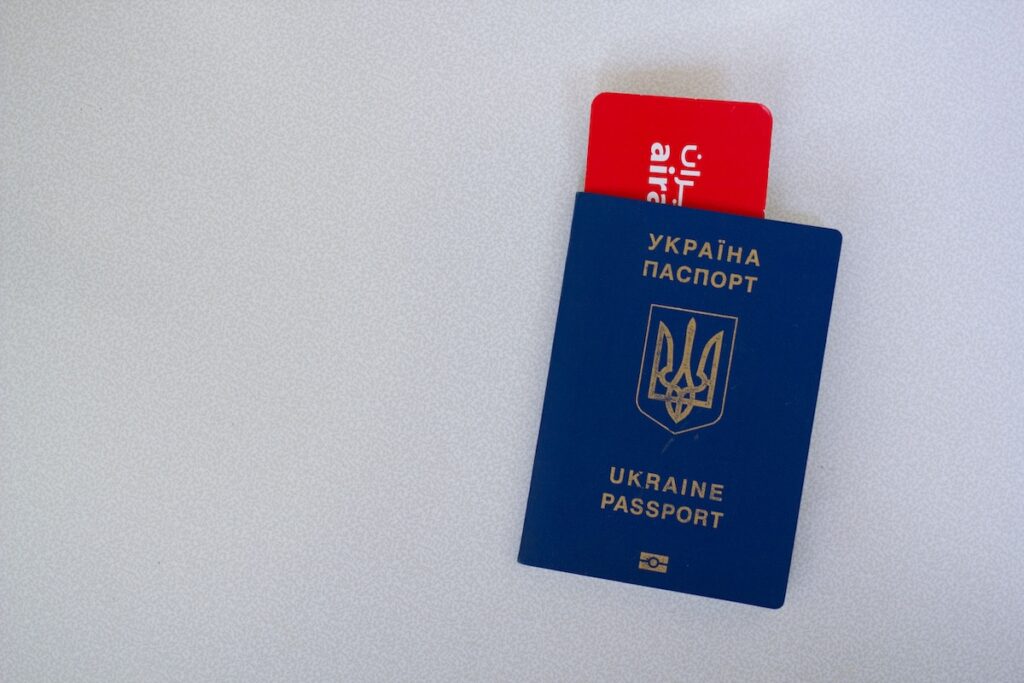 Чи має ЄС право відмовляти українцям у тимчасовому захисті через військові обов’язки — що каже закон - фото №1