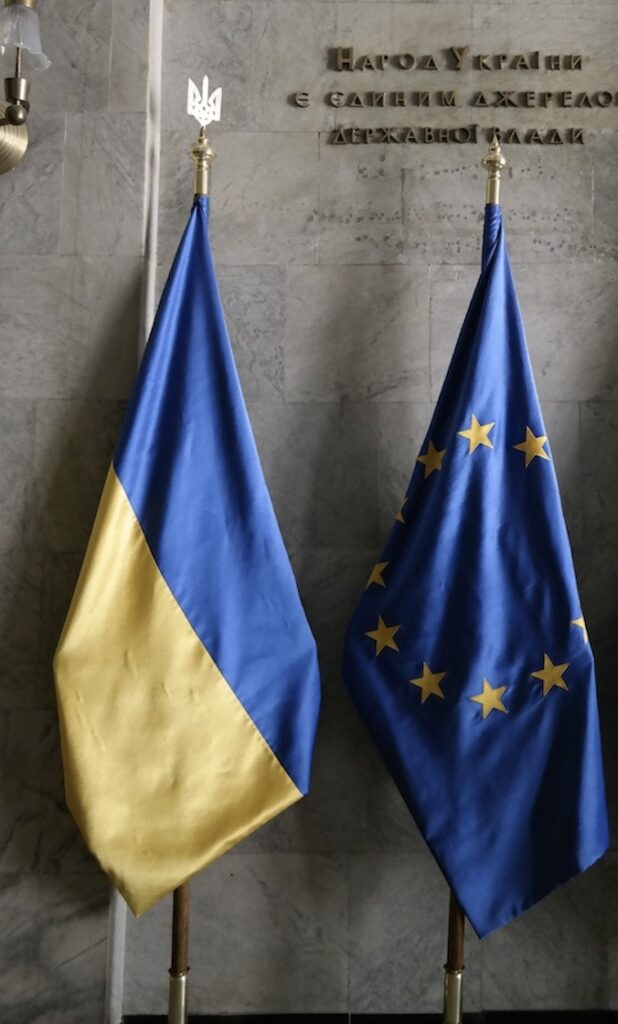 Чи має ЄС право відмовляти українцям у тимчасовому захисті через військові обов’язки — що каже закон - фото №