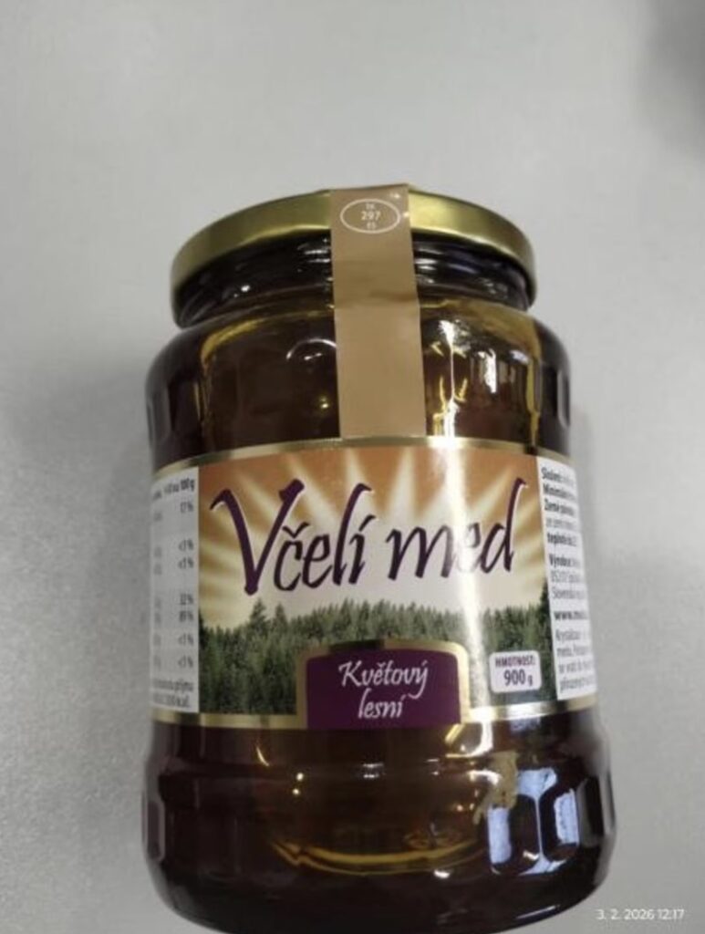 У Чехії в магазинах знайшли фальшивий мед, печиво з арахісом і плісняві горіхи - Новини Чехії, Здоровʼя. Джерело: Українці в Чехії | Чеські новини для українців У Чехії в магазинах знайшли фальшивий мед, печиво з арахісом і плісняві горіхи - фото №