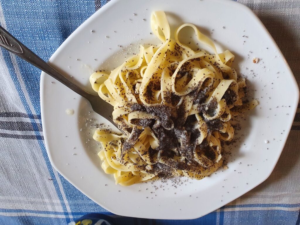 Чех купить їх для закруток, українець — з’їсть свіжими: 7 продуктів, які ми їмо з чехами по-різному - фото №7