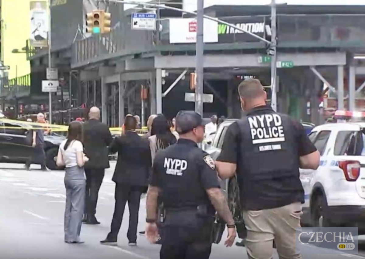 Поліцейські NYPD на Таймс-сквер після смертельного нападу з ножем
