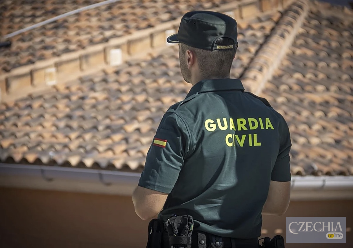 Співробітник Guardia Civil в Іспанії, де затримали розшукувану Чехією жінку