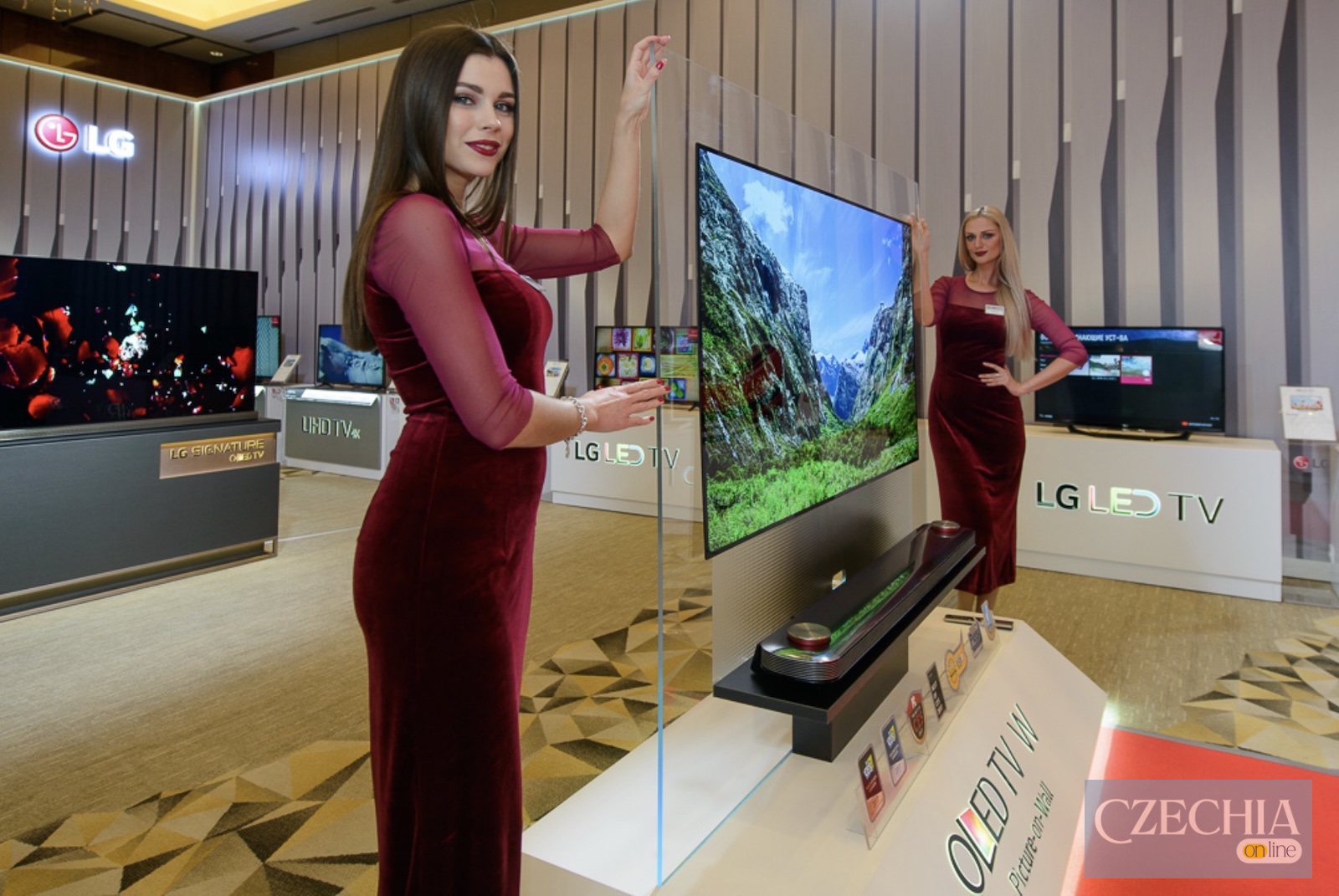Телевізор LG OLED у демонстраційній зоні виробника