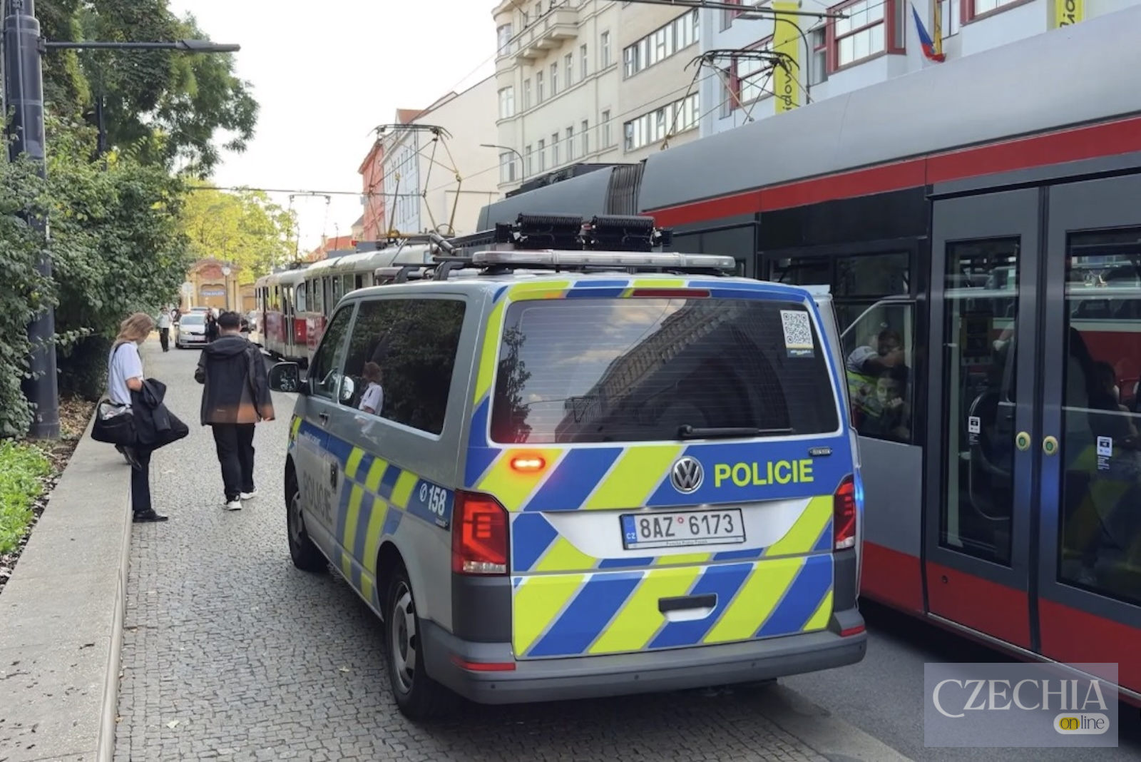 Поліція біля трамвая після аварії на Карловій площі у Празі
