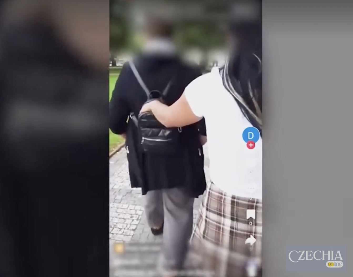 Кадр із відео крадіжки у 78-річної жінки в центрі Праги