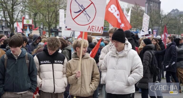 Німецькі школярі виходять на страйк проти можливого повернення призову: заплановано близько 100 акцій