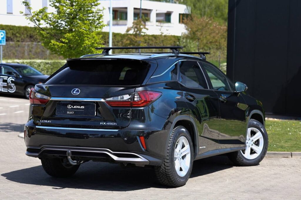 У центрі Праги викрали Lexus RX450h: власники просять допомогти знайти авто - Новини Чехії, ТехноМанія. Джерело: Українці в Чехії | Чеські новини для українців У центрі Праги викрали Lexus RX450h: власники просять допомогти знайти авто - фото 1