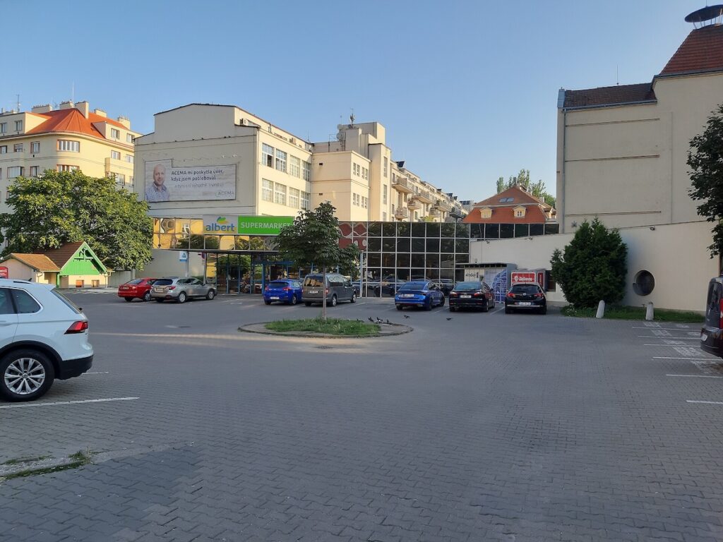 Хто насправді володіє супермаркетами Чехії: чому різних вивісок багато, а власників так мало - фото 4