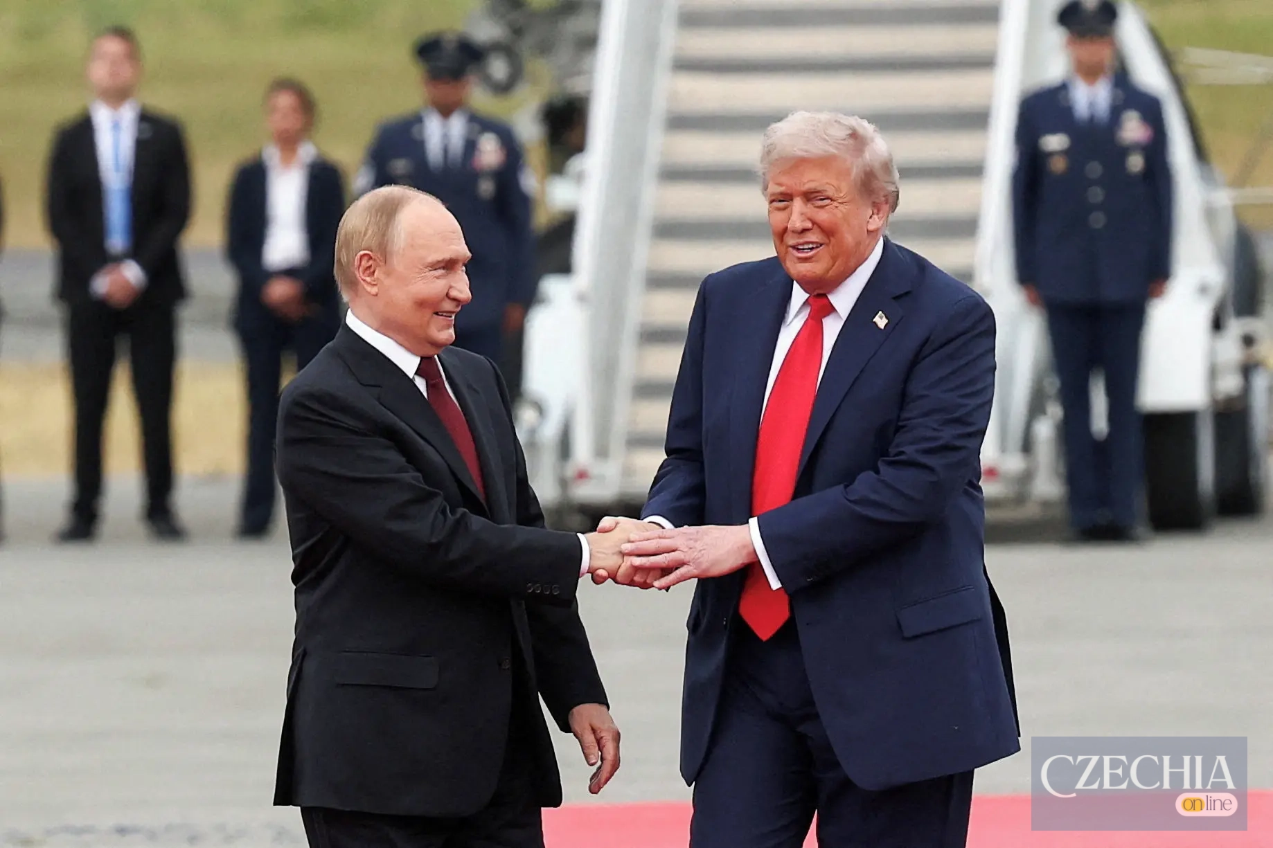 Володимир Путін та Дональд Трамп Володимир Путін та Дональд Трамп