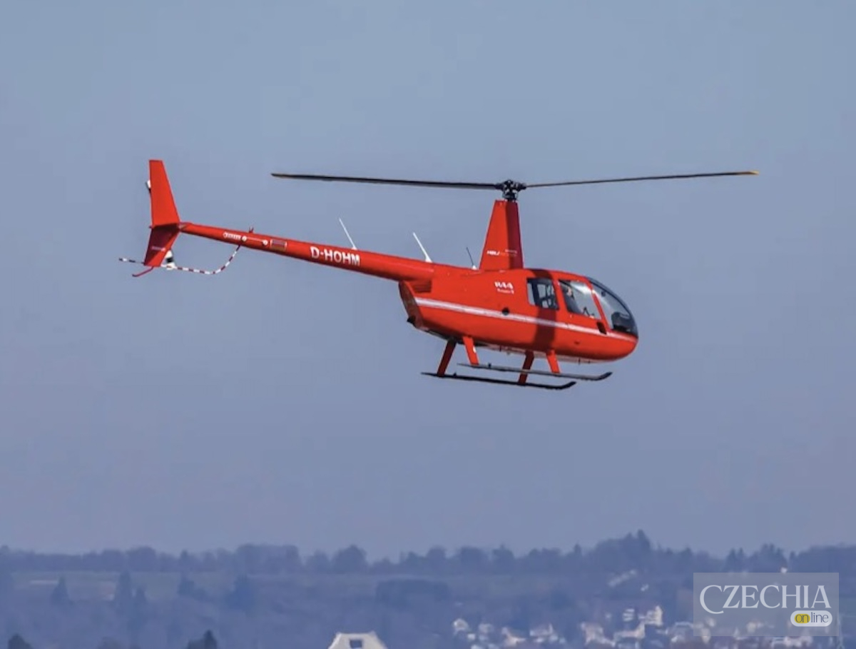 Robinson R44, викрадений в Австрії Гелікоптер Robinson R44 у польоті