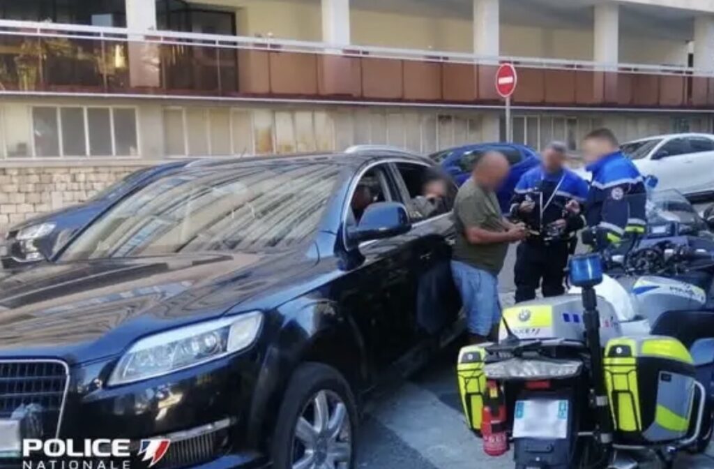 У Марселі 9-річний хлопчик керував Audi Q7: батько сидів поруч із другою дитиною на колінах - фото
