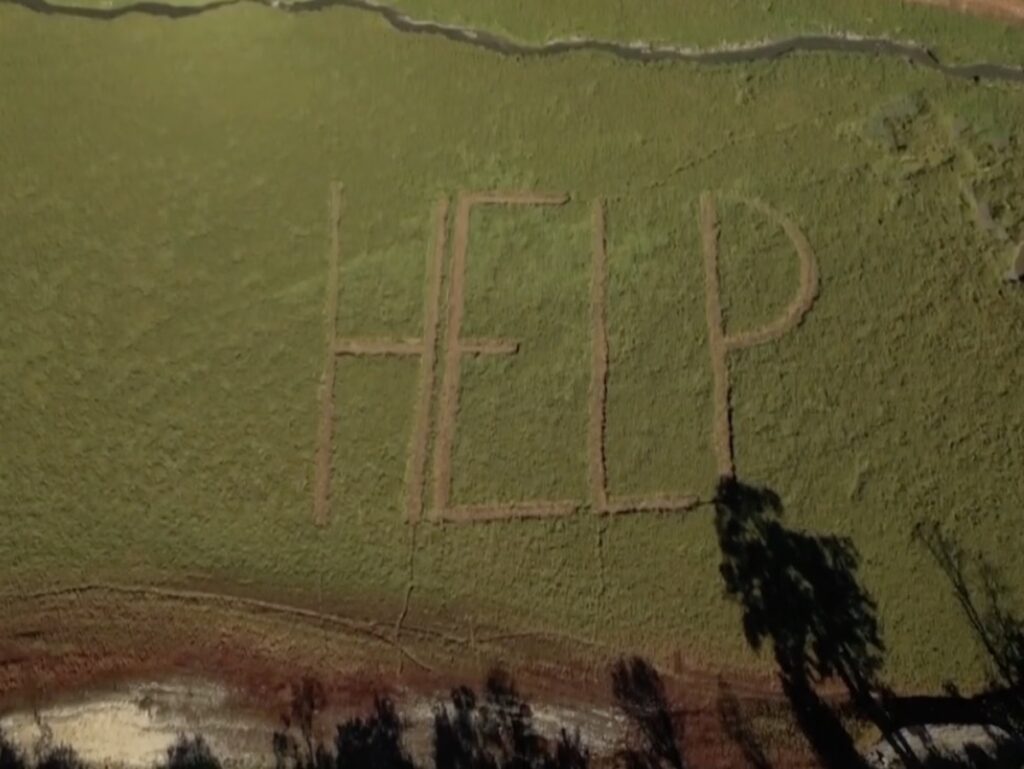 На дні майже висохлого озера у Швейцарії з’явилися гігантські HELP і SOS - фото