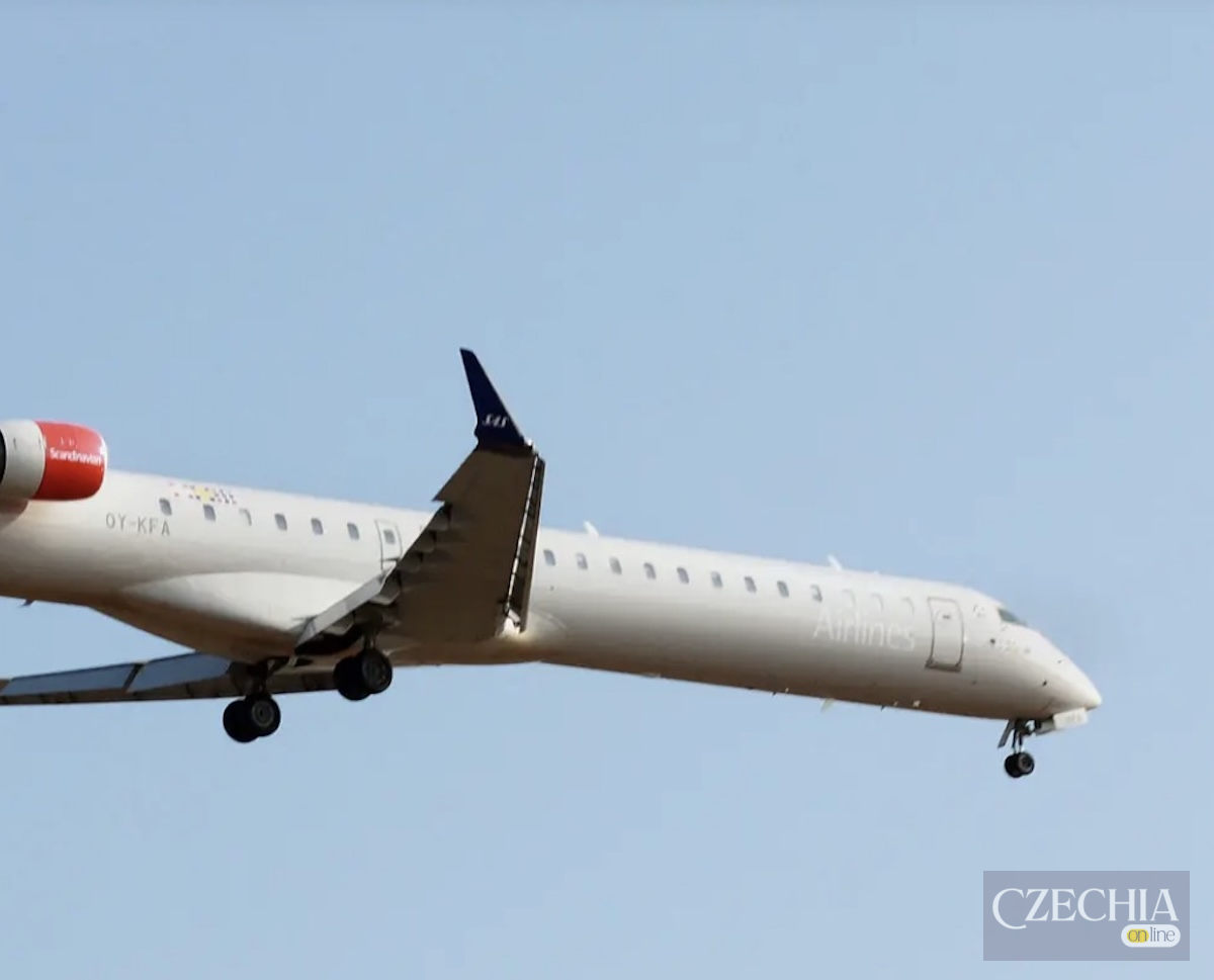 Дрон біля літака SAS над Прагою Літак Bombardier CRJ900 авіакомпанії SAS, пілоти якого помітили дрон над Прагою