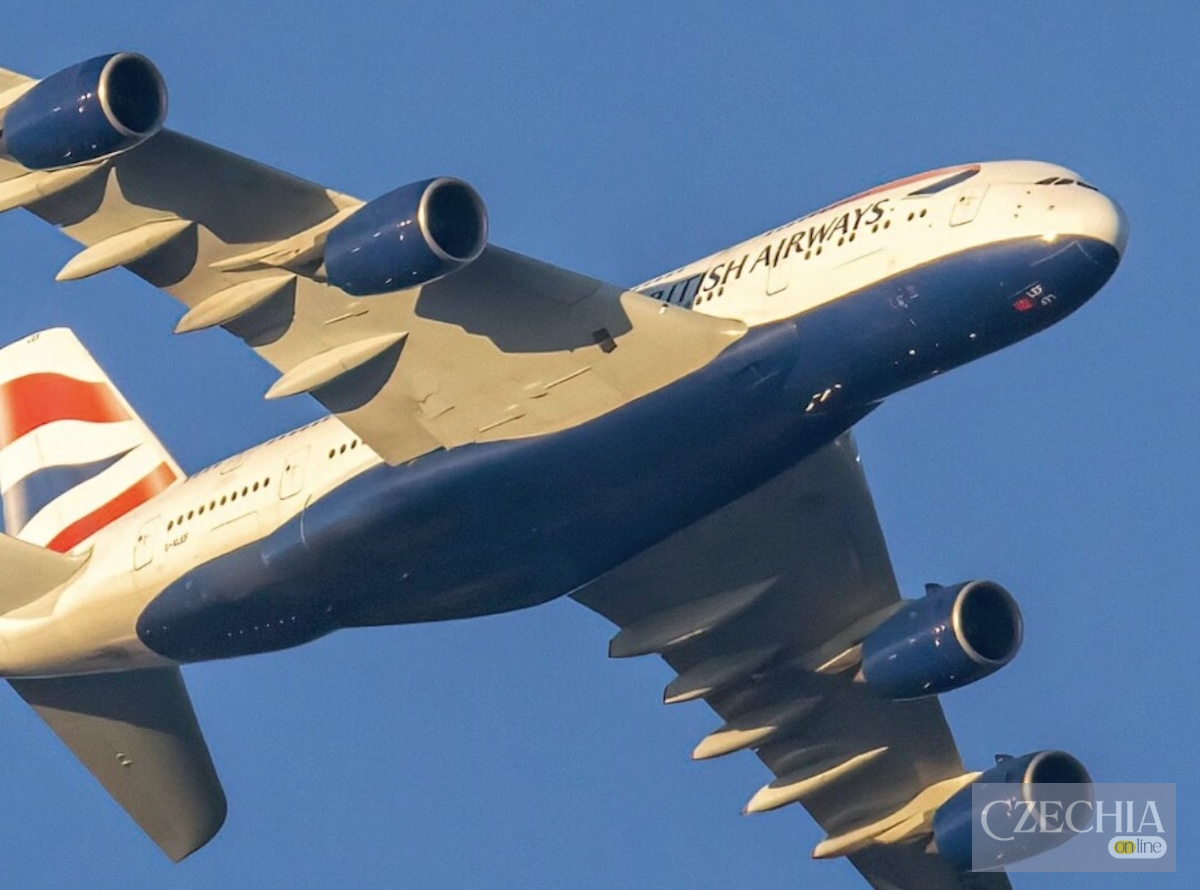 Літак British Airways — ілюстративне фото Пасажирський літак British Airways у польоті
