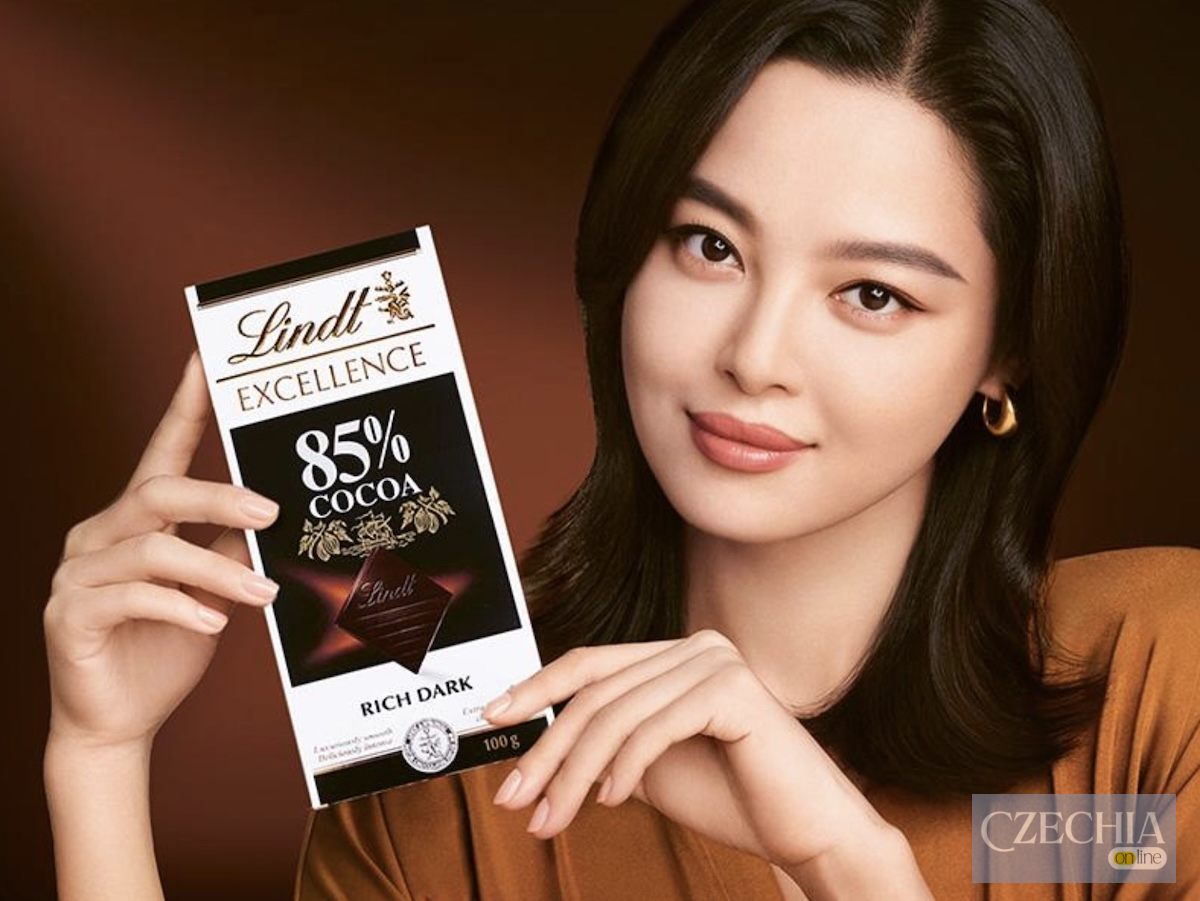 Шоколад Lindt дешевшатиме — компанія змінює цінову політику Дівчина з шоколадом Lindt — швейцарський виробник переглядає ціни через падіння попиту