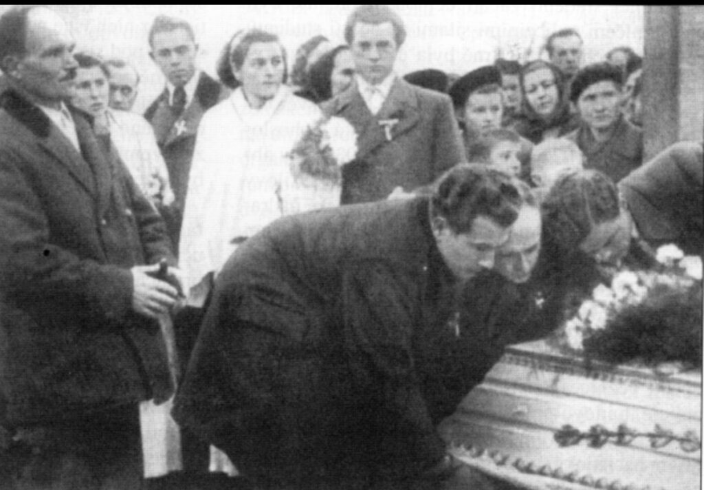 28 жовтня 1939 року чехи вийшли відзначити незалежність, якої вже не мали: двоє молодих людей заплатили життям - фото 1